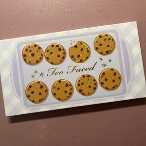 Too faced holiday palette, never used